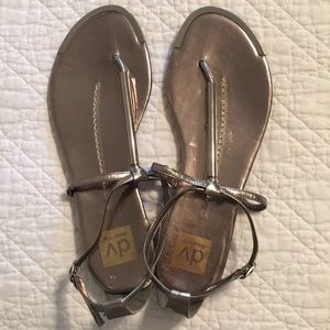 New Dolce Vita Women’s Metallic bar Sandals Size 9